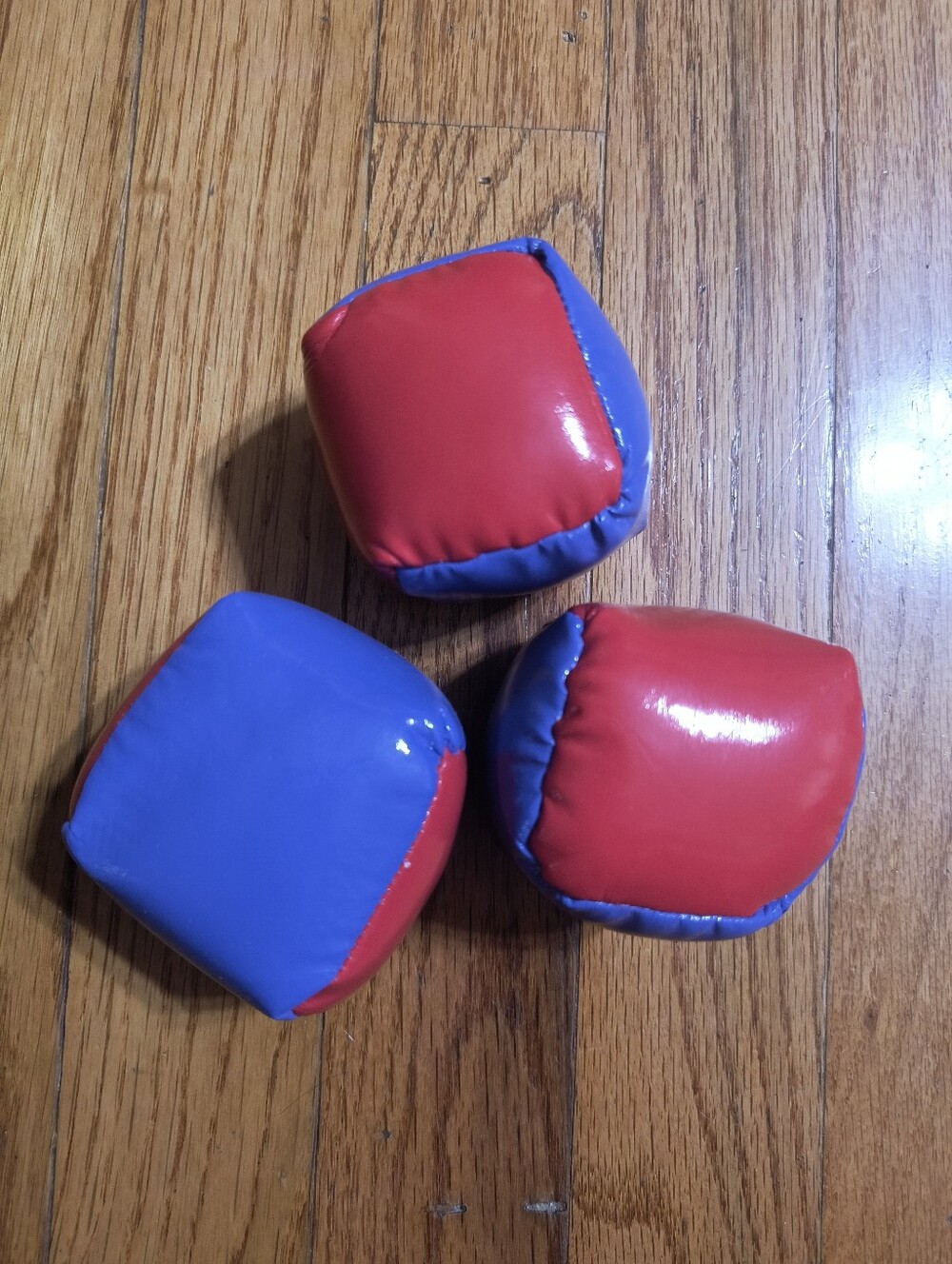 🔥BOGO Free🔥Set of 3 soft cube shaped juggling balls, 2x2"